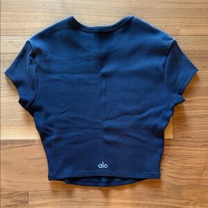ALO Yoga Short Sleeve Tee